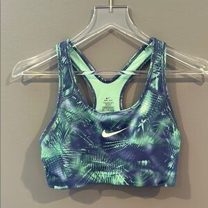 Nike dry fit sports bra size M